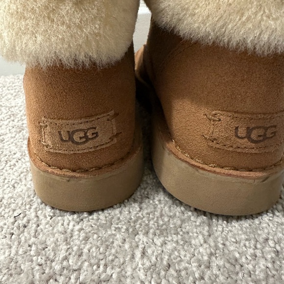 Uggs - Cozy Tan Shearling-Lined Boots - Picture 7 of 8
